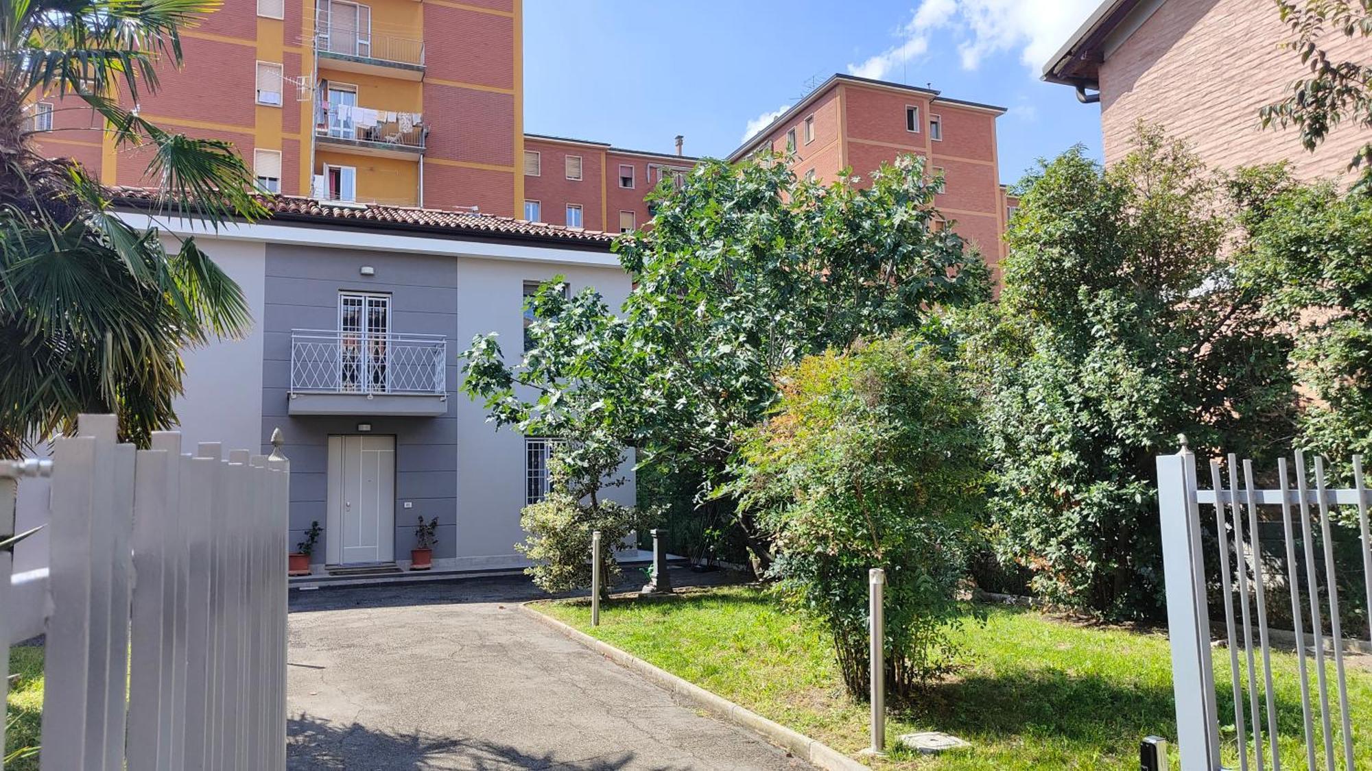 Grigio Perla Panigale, Villetta Con Giardino E Parcheggio Privato Fino A Tre Posti Auto - Un Oasi Di Tranqullita Bologna Kültér fotó