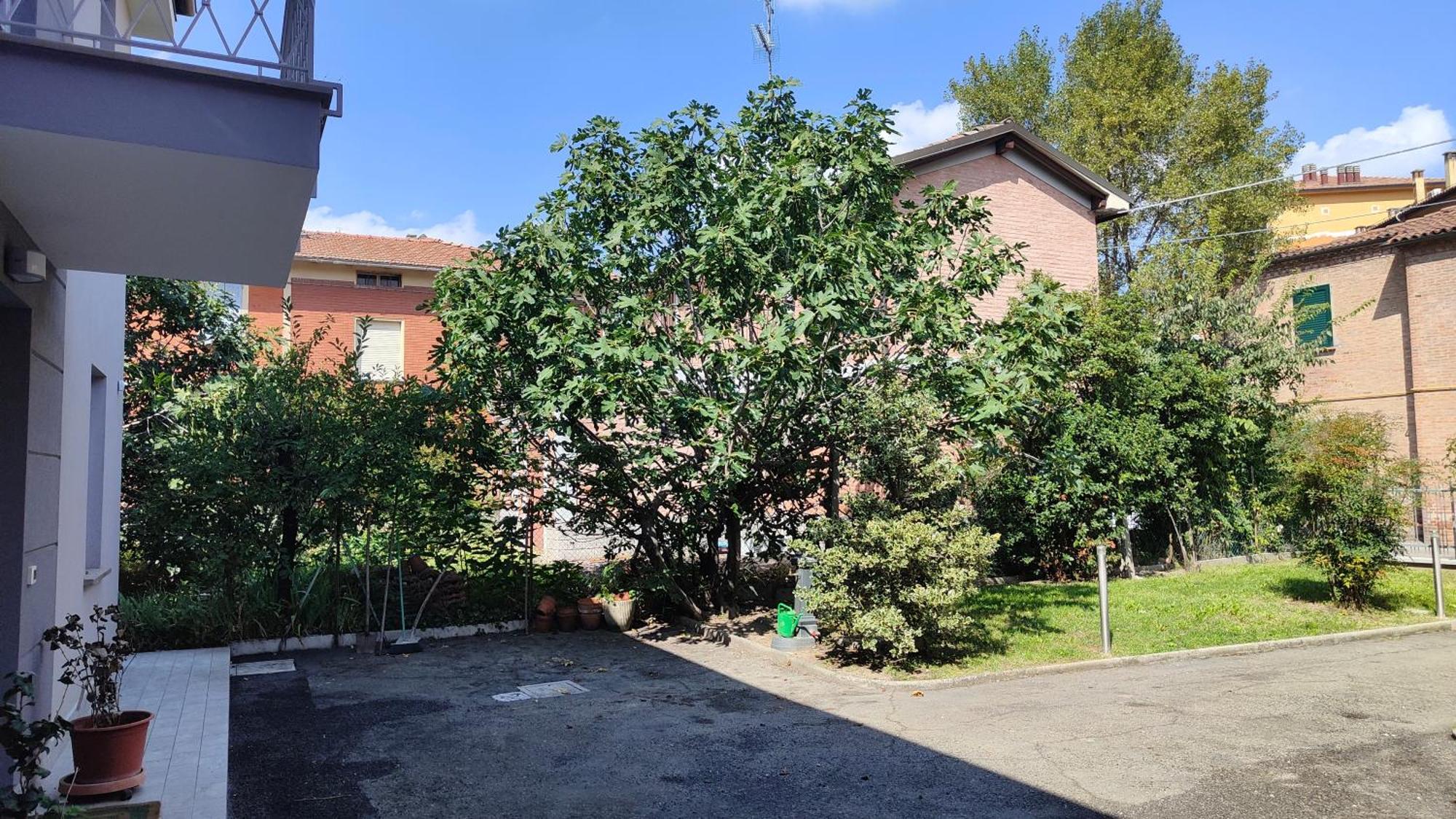 Grigio Perla Panigale, Villetta Con Giardino E Parcheggio Privato Fino A Tre Posti Auto - Un Oasi Di Tranqullita Bologna Kültér fotó